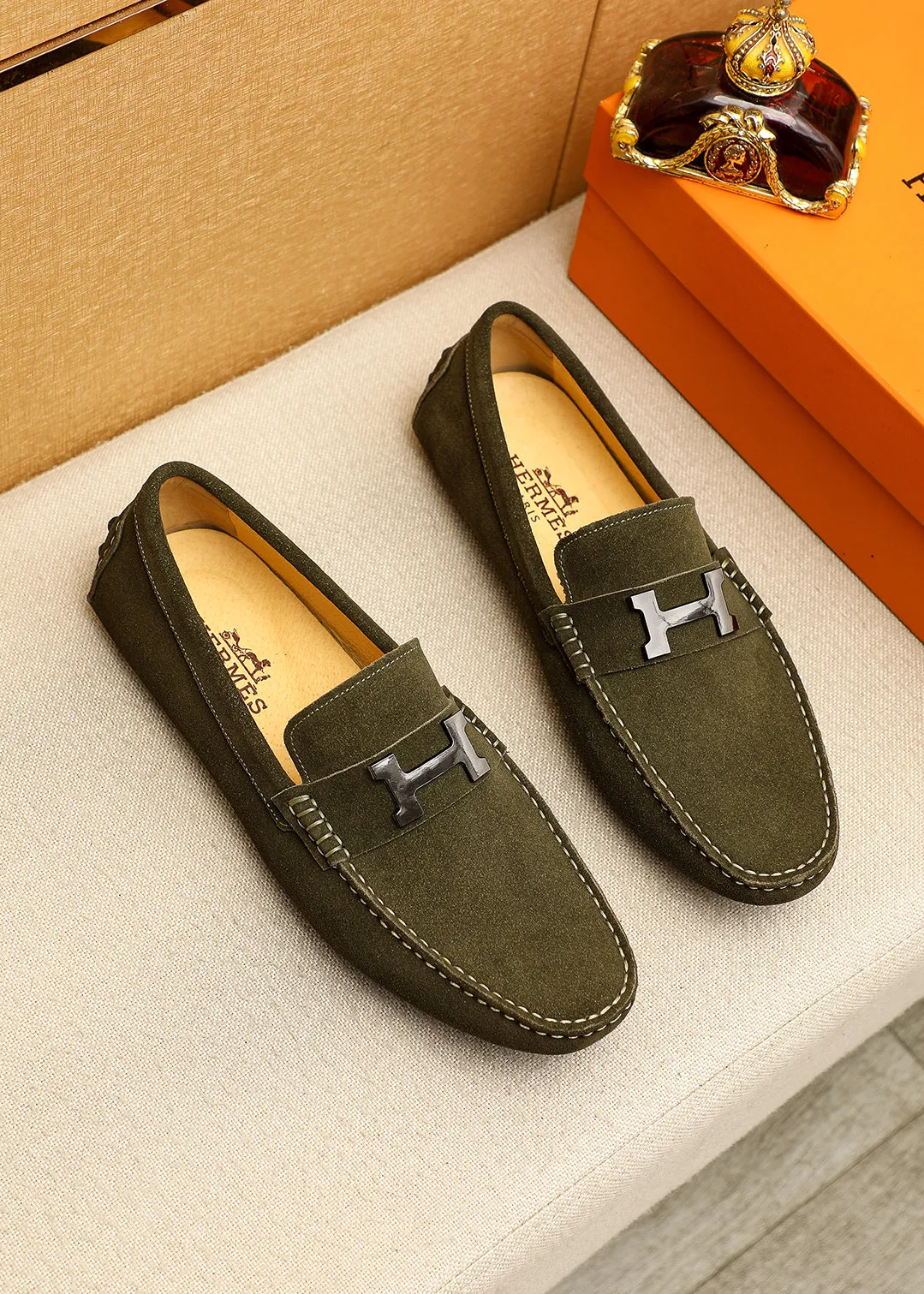 Men's shoes 💰380 💐 Product trademark: HERMES "Hermès" shoes. Regular size: 38-44 (45.46.47🉑️Customized) Product materials: Selected imported first-layer frosted cowhide upper + luxury hardware buckle, imported pig leather lining. Strong three-dimensional visual effect, original outsole color: 2 colors available